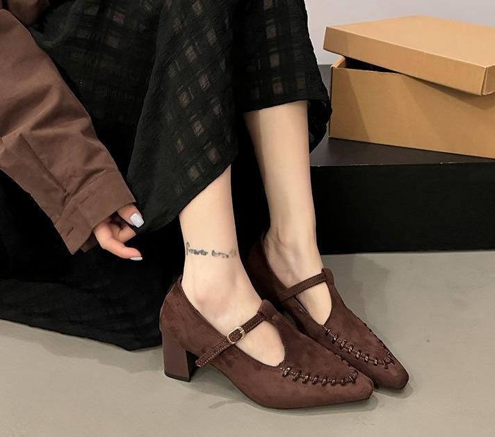 

French pointed high-heeled single shoes women s shoes 2025 new autumn retro with skirt thick-heeled suede Mary Jane shoes 35 коричневый