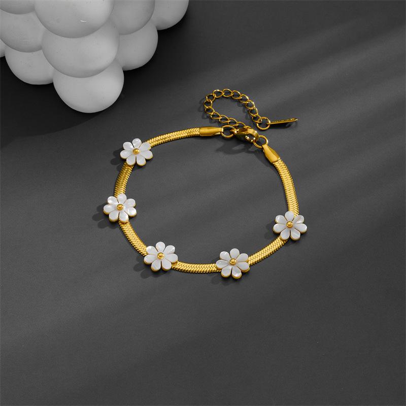 European-American Titanium Steel Colorfast Butterfly & Chrysanthemum Bracelet - Luxurious and Versatile Blade Chain Jewelry Design