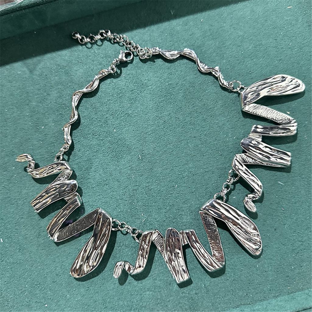 Tooxika Exaggerated Personality Metal Wave Geometric Necklace Simple Temperament Celebrity Style Fashion Collarbone Chain