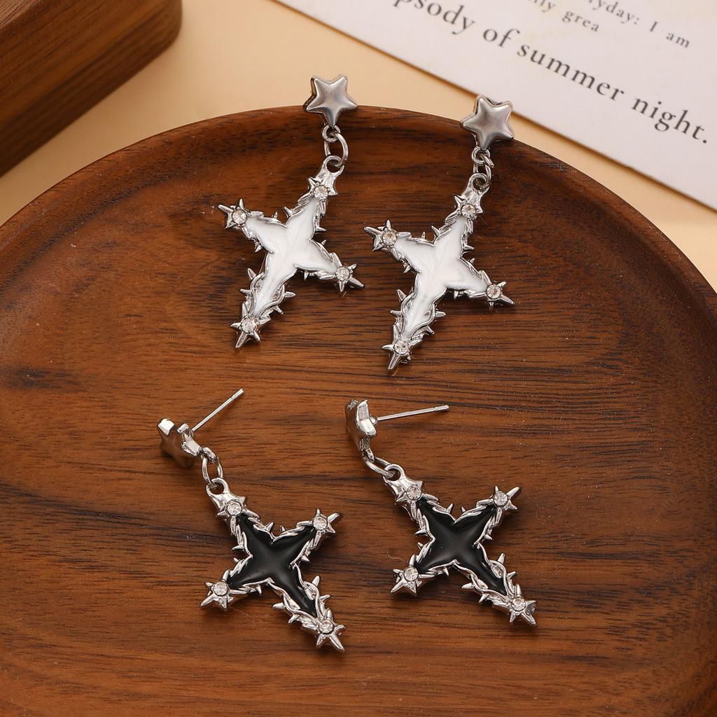 Korean version of simple niche high-end five-pointed star earrings, sweet and cool ins wind cross, mango star earrings, new earrings.