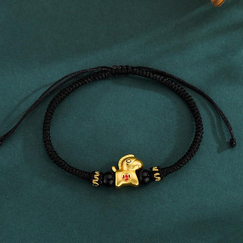 Браслет из красной нити, символизирующий 2026 год Лошади.: Этнические украшения для пары, представляющей китайский зодиак.