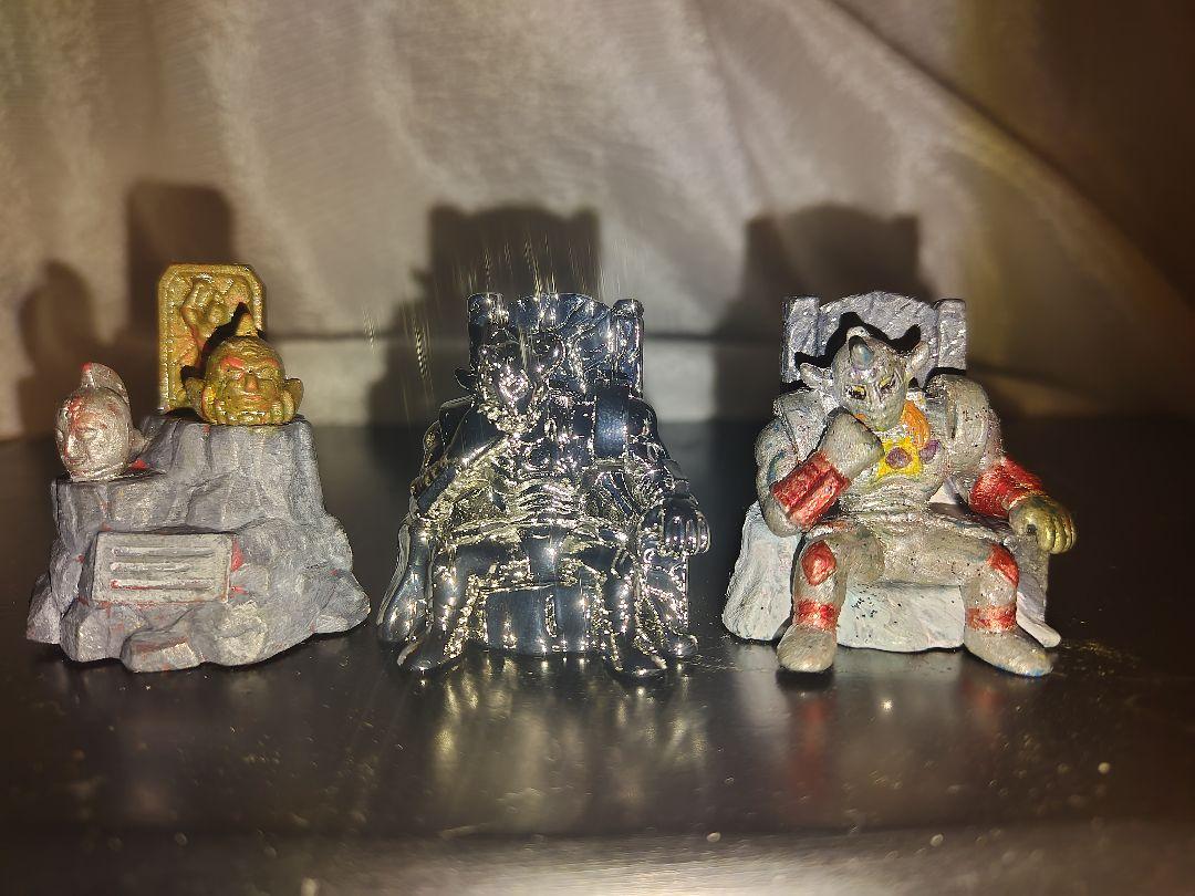 

[USED] Two Devil Generals, die-cast and painted, with gold and silver masks and a bonus item.