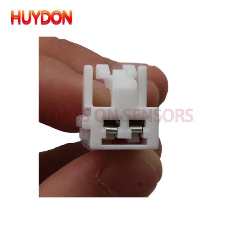 GE7C-43-72YC Rear Left Right ABS Wheel Speed Sensor For Mazda 626 1.8L 2.0L 1998-2002 GE7C-43-71YC ALS1208 ALS1218 High Quality