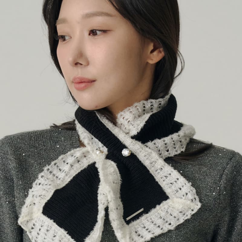 SORRY TOO MUCH LOVE Wool Crochet Knit Lace Muffler_Black