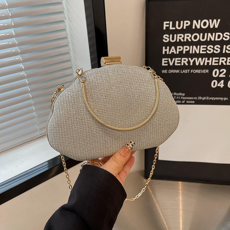 Banquet portable small bag women's 2026 new popular fashion chain dinner bag temperament versatile women's messenger bag