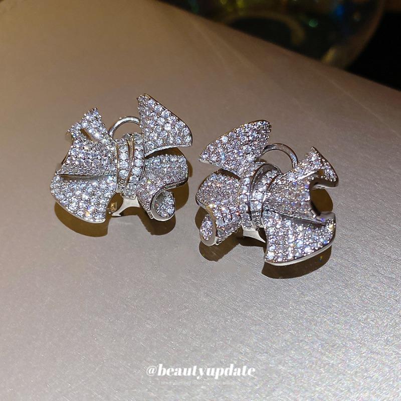 Silver Needle French Niche Zircon Pleated Bow Earrings Simple and Fashionable Personalized Earrings Light Luxury High-end Stud Earrings