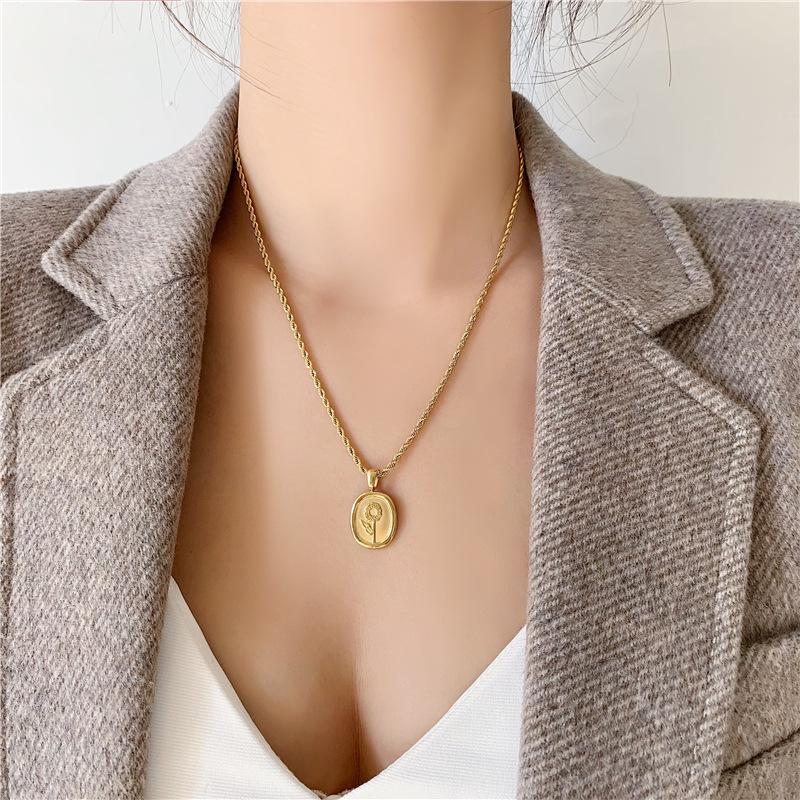

Retro Sunflower Oval Titanium Steel Necklace Clavicle Chain with 18K Gold Plating