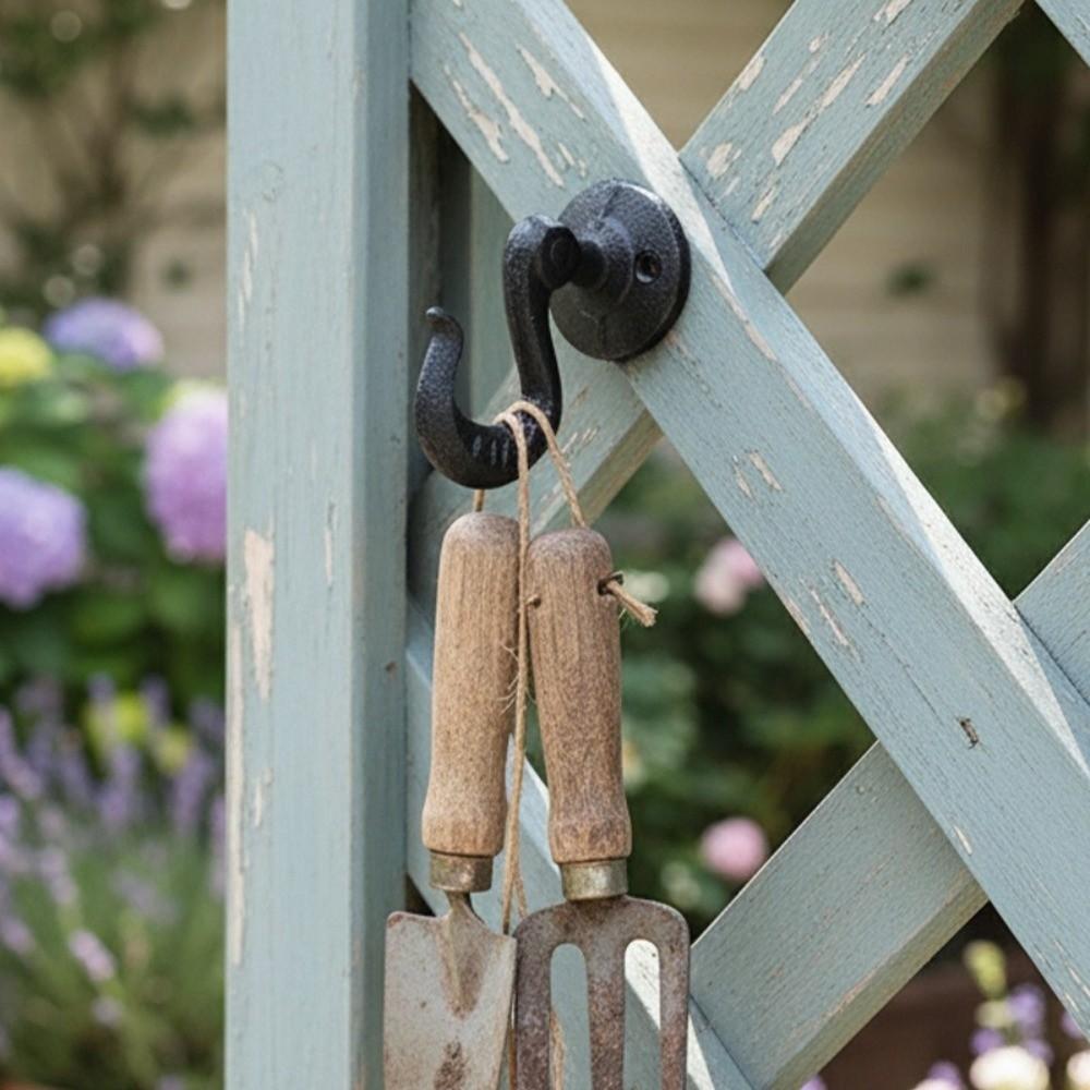 Retro Style Wall-Mounted Shelf Decorative Horticultural Hooks Cast Iron Wall Hooks Outdoor Patio