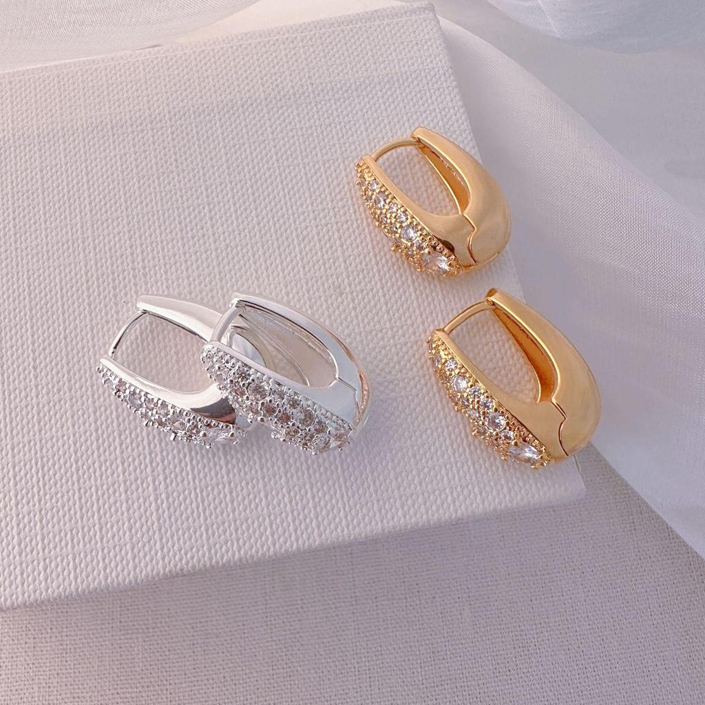 Oval Metal Ear Cuffs with Micro-Paved Zirconia - Sparkling, Fashionable, and Versatile Design for Women