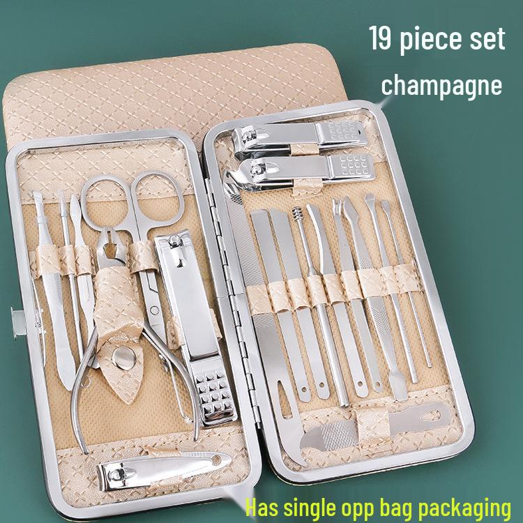 

Tycoon Gold 19-Piece Diamond Pattern Manicure Tool Set Regular