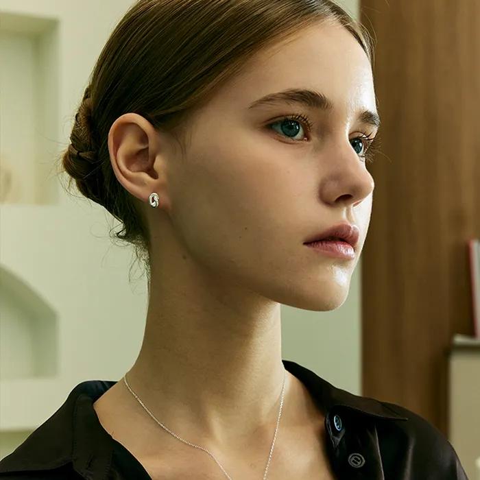 Cross twist point earring