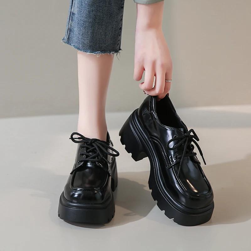 Mode Lackleder Plateau Slipper Damen 2024 Preppy Stil Schnürschuhe Oxford Schuhe Lässige Damen Schwarze Schuhe mit dicker Sohle Weiblich