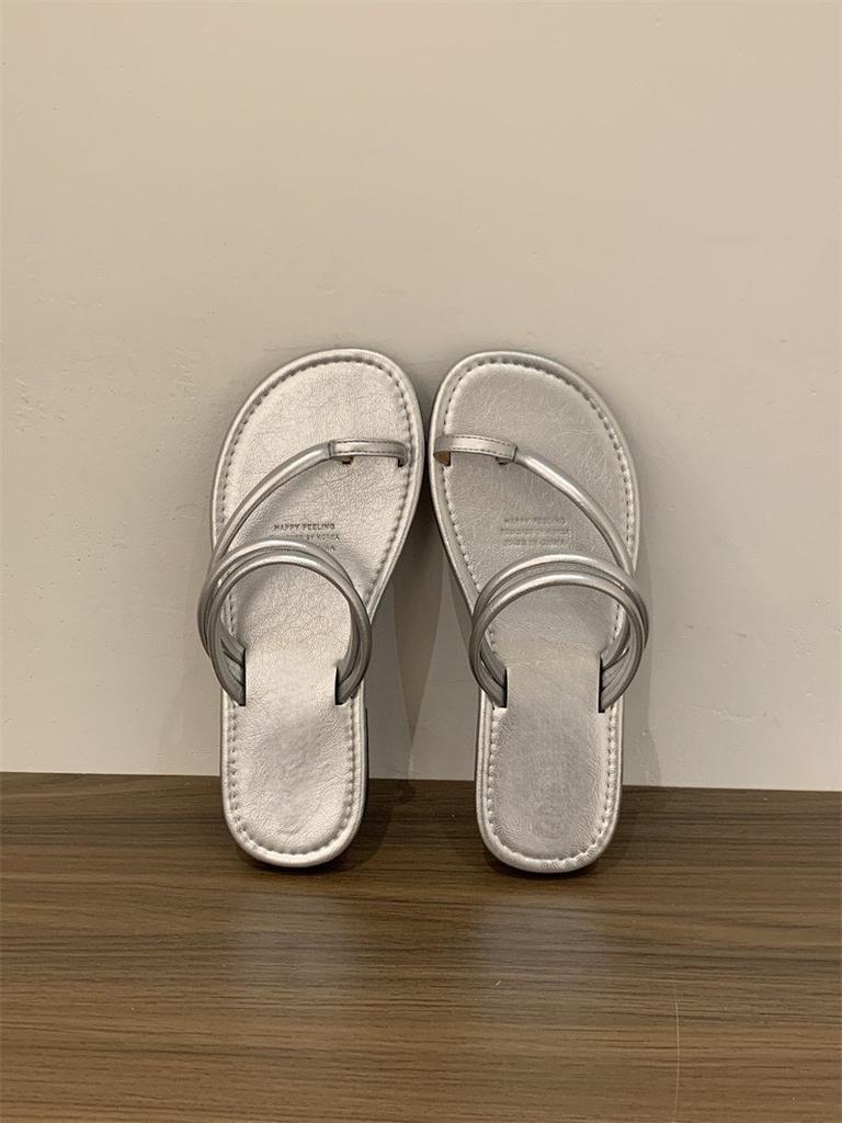 French thin strap flat-bottomed set of toe sandals female 2025 new summer fairy wind two wear one word with outside wear cool slippers