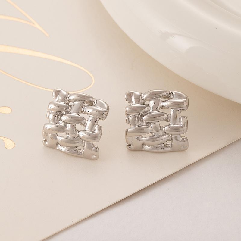 

Luxury and Sophisticated Butterfly Earrings with Smooth Sandblasted Finish - Luxurious, Irregular, Fashionable and Versatile Ear Jewelry Grid срібний
