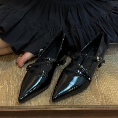 Scarpe singole nere a punta con tacco grosso da donna con fibbia incrociata e scollatura in vernice Mary Jane