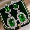 Cao Shi Luxusní visací náušnice s vkládanými zirkony: Elegantní napichovací náušnice s brusem emerald