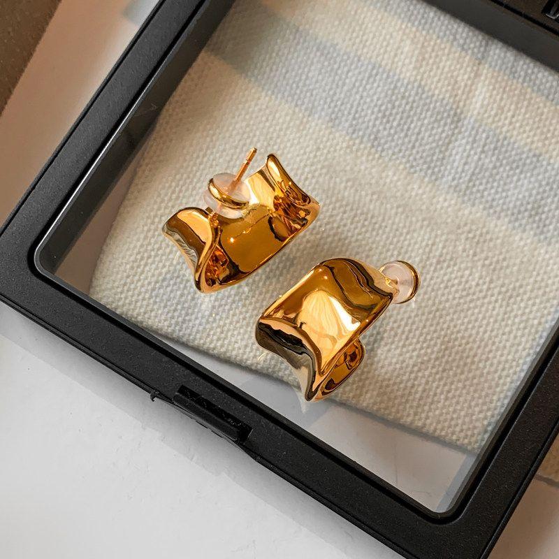 Minimalist Irregular Earrings Women's Niche Design Premium European and American Gold Graceful Earrings