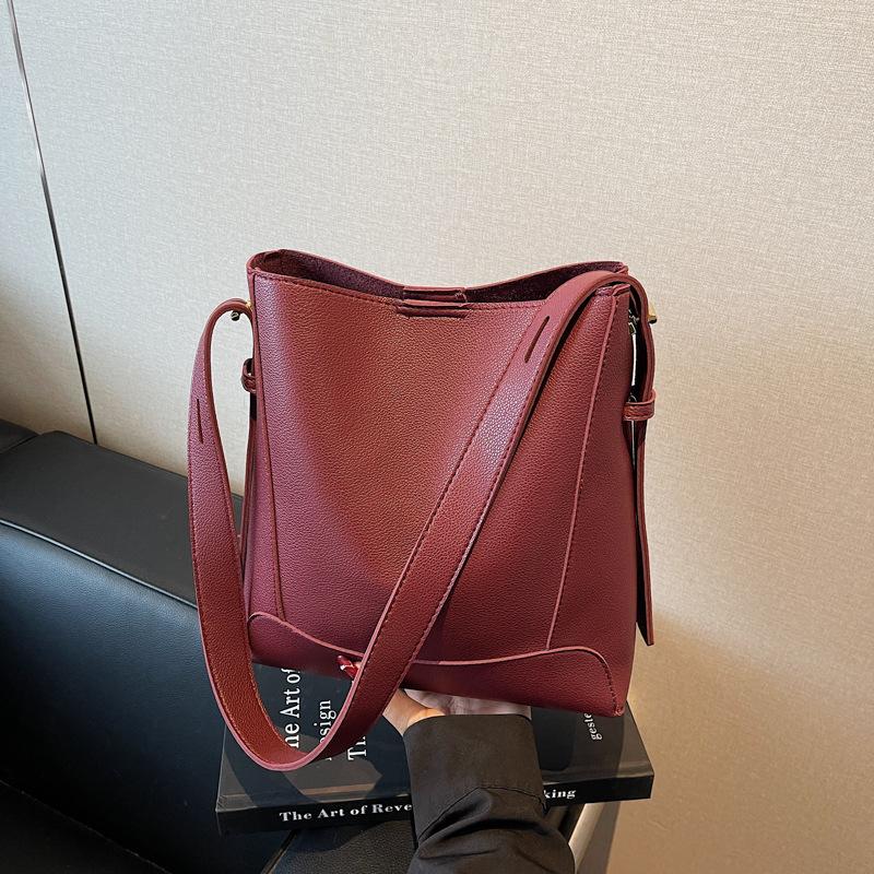Today's popular bags bucket bags women's new fashion shoulder bags retro versatile casual messenger bags