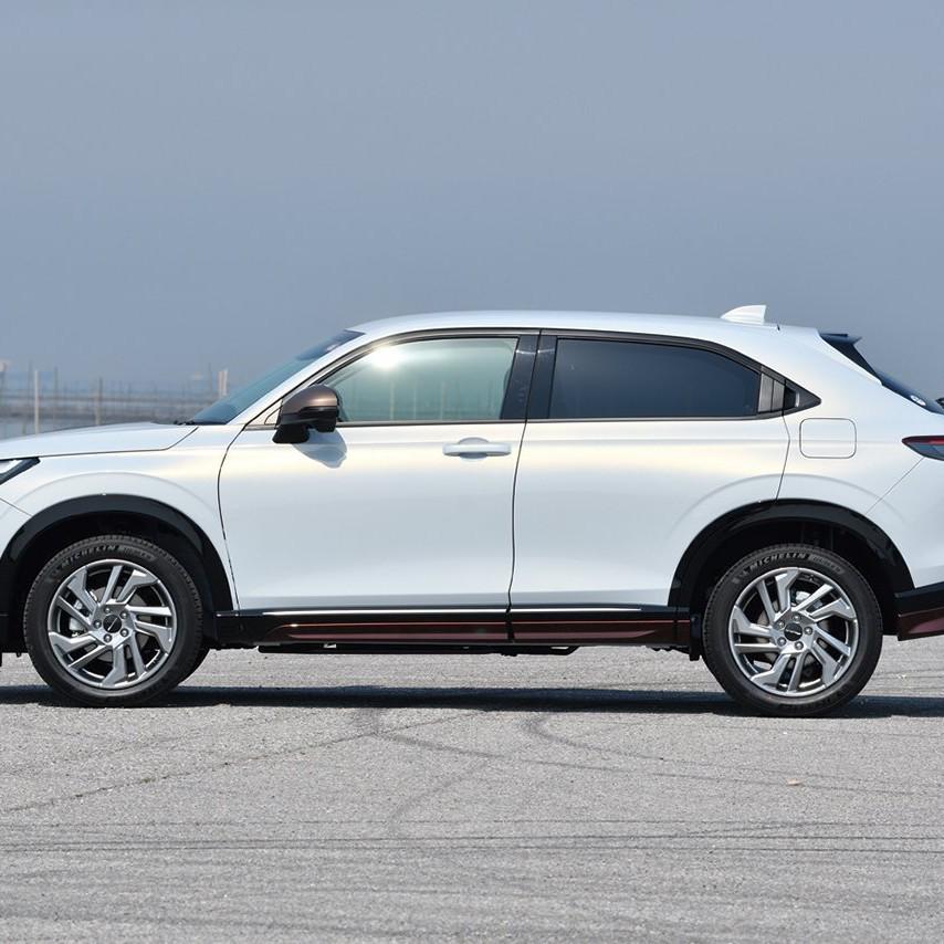 Kompatybilny z Honda Vezel/HRV 2021-2025: Zmodyfikowane progi boczne, Zestaw karoseryjny, Splitter przedni XRV, Dokładka przedniego zderzaka, Spoiler tylny, Grill i dokładka tylnego zderzaka.