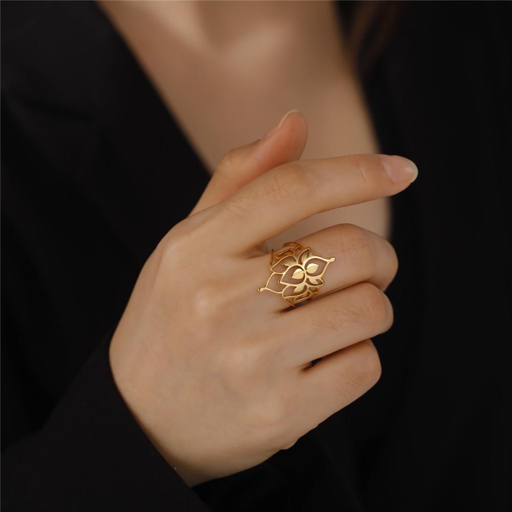 Simple Cutout Filigree Flower Rings for Women Stainless Steel Wedding Party Adjustable Vintage Ring Jewelry Gift