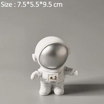 Nordic Resin Creative Astronaut Sculpture Figurine Store Craft Desk Home Decoration Accessories Modern Birthday Gift Cartoon