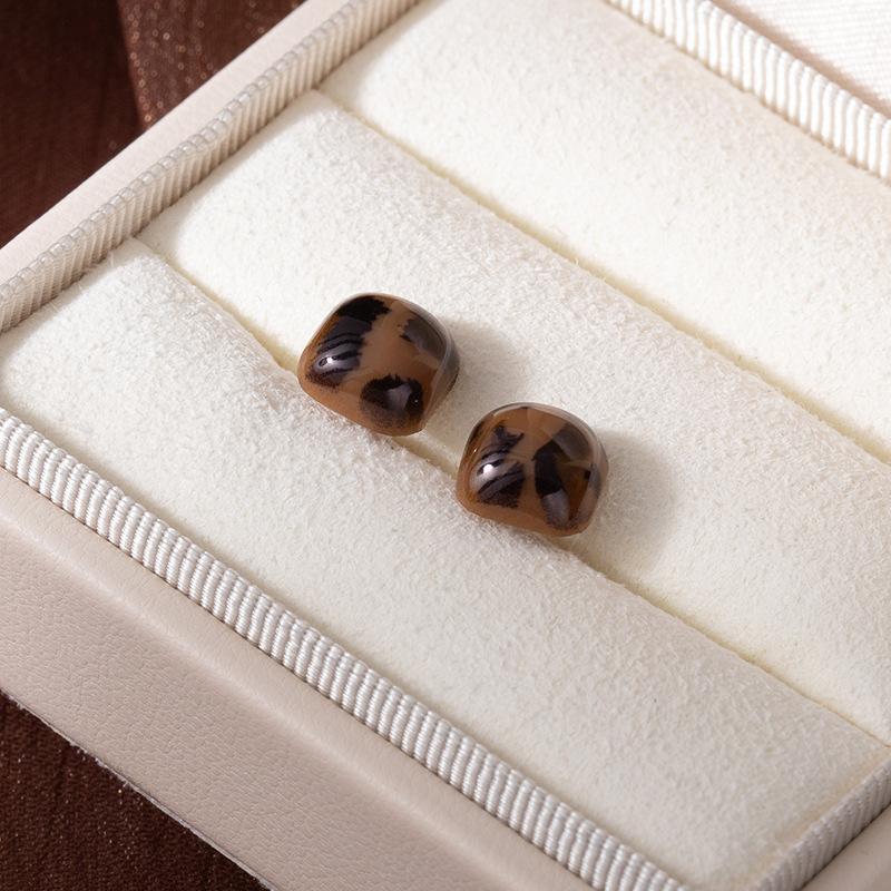 French Retro Leopard Print Ball Stud Earrings Niche Cold Wind Earrings Women'S Elegant And Gentle Temperament Earrings