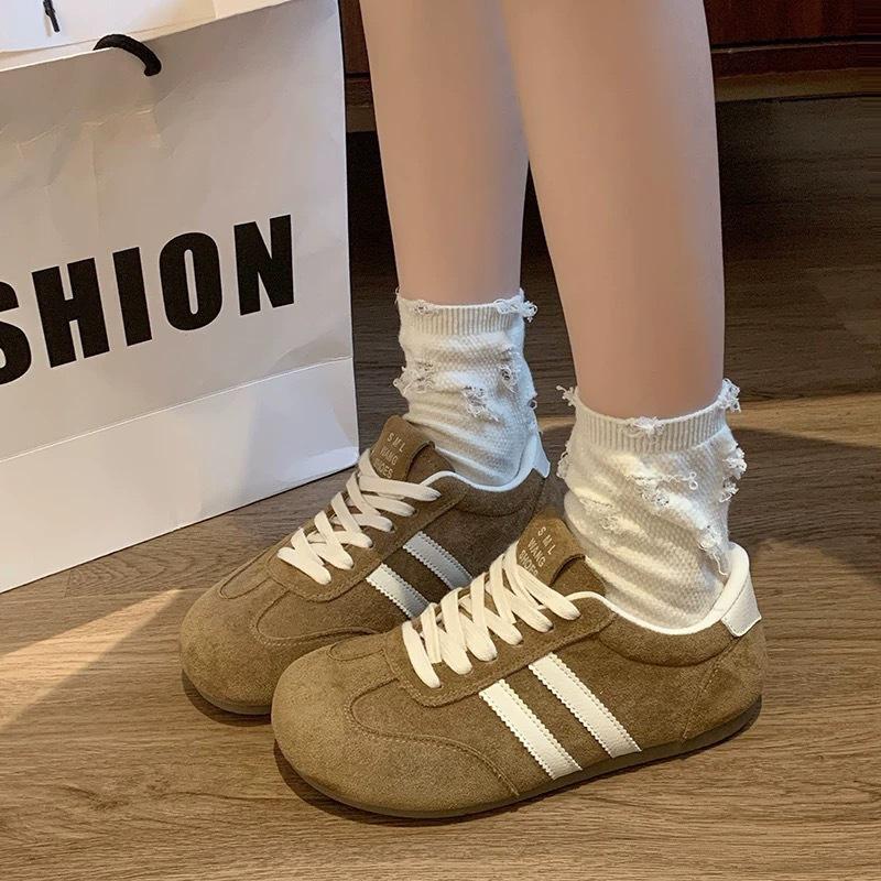 

Retro flat-bottomed German training shoes for women s 2025 spring new light and comfortable color matching Forrest Gump versatile niche casual shoes 40