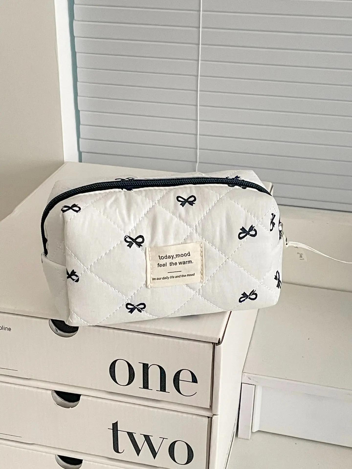 

Large Capacity Quilted Cotton Ladies Pillow Handbags Sweet Bowknot Women s Cosmetic Bags High-Quality Female Wash Storage Bag