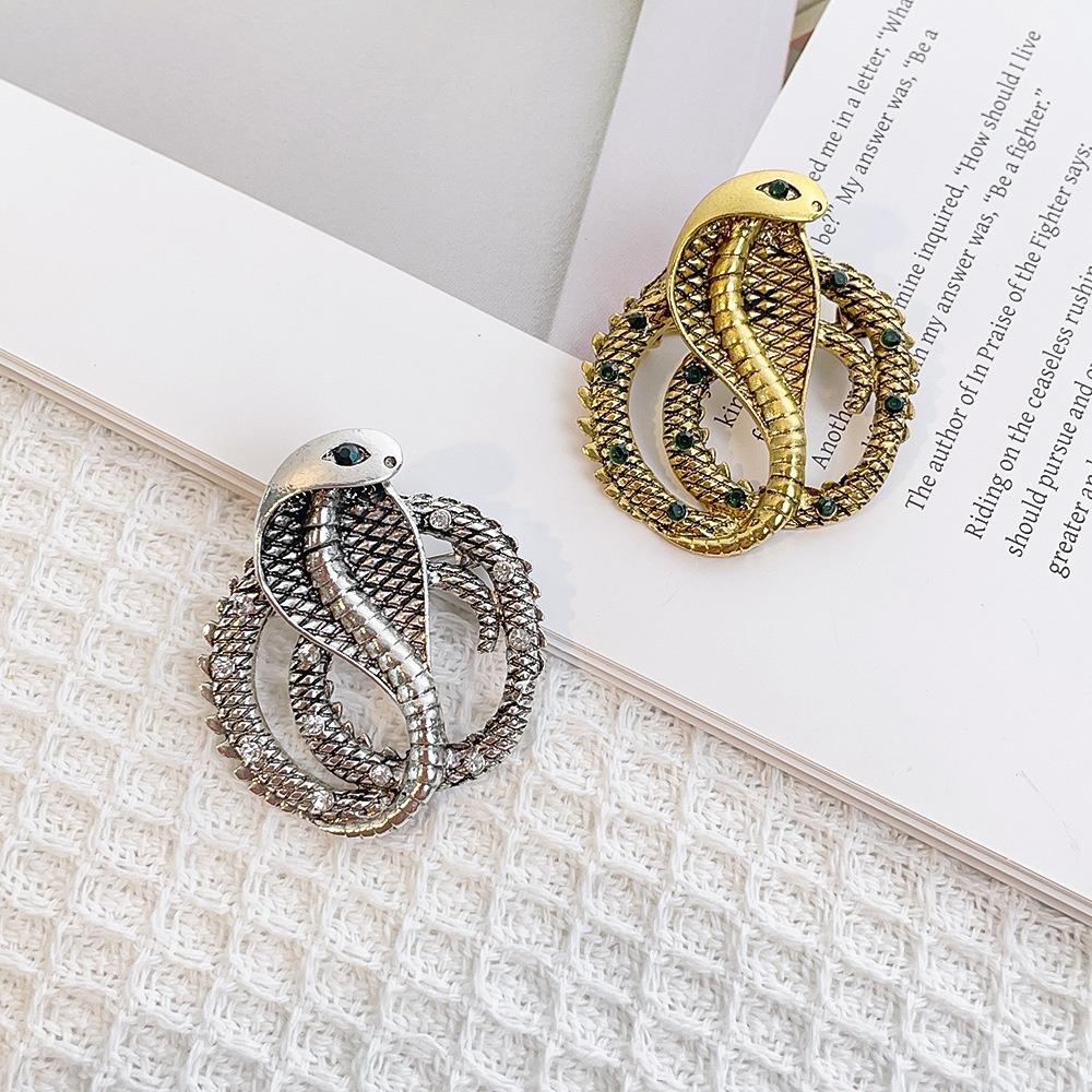 Tierkreiszeichen Schlange Brosche Vintage Personalisiert Verdrehte Schlange Legierung Kleidung mit AnstecknadelWeiblichKostümschmuck & Accessoires