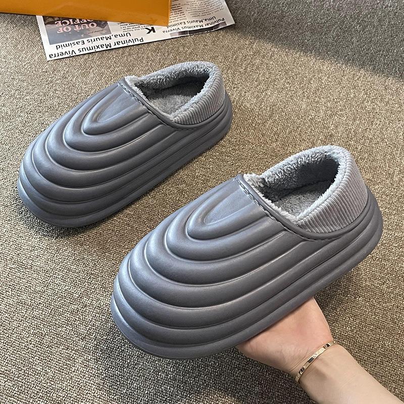 

Новые водонепроницаемые хлопковые тапочки женские зимние с сумкой на каблуке бархатные для дома в помещении теплые на толстой подошве парные можно носить на улице мужские 42-43 (suitable for 41-42 feet)