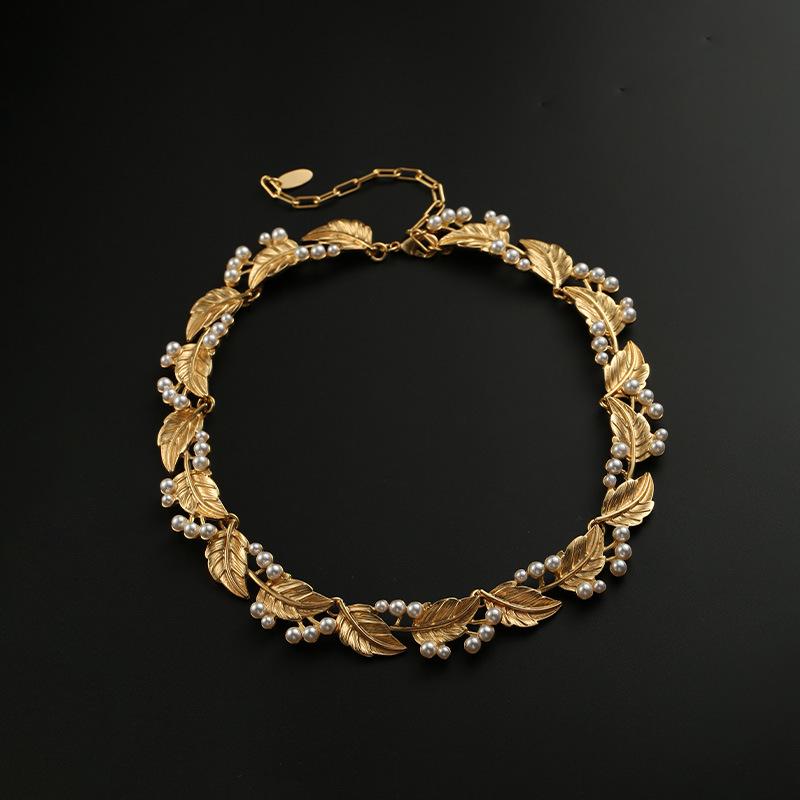 

Винтажное французское жемчужное ожерелье с акцентами из золотых листьев - Ретро придворный стиль, Не выцветающее, Длинные аксессуары-чокер.