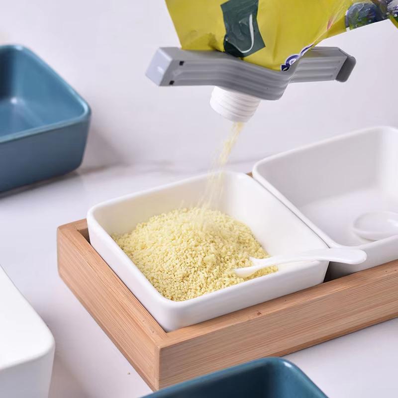 1pc Kitchen Food Clips Sealing Clips Sealing Clips for Seasoning Bags Moisture-proof Seal Snacks Milk Powder Dispenser Spout