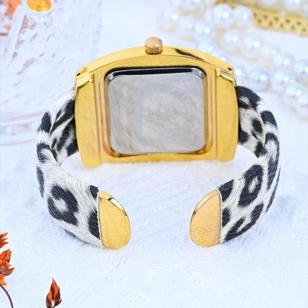 Moderne tonnenförmige Damenuhr Gold Iced Out Zifferblatt mit Leopardenarmband Luxus Quarz-Armbanduhr für Damen