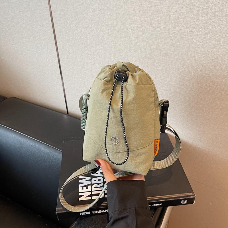 

Повседневная сумка для мобильного телефона нейлоновая сумка-мессенджер сумка-ведро на кулиске простая нишевая легкая портативная спортивная сумка зелёный