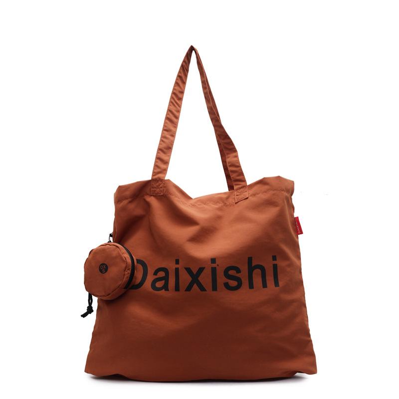 

Casual large-capacity nylon cloth bag women s new lightweight and versatile commuter shoulder bag college student tote bag коричневый