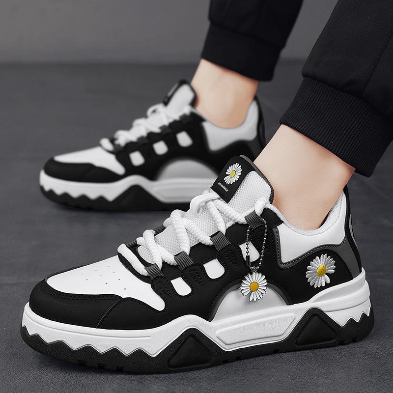 Men Spring 2025 New Low Cut Trendy Casual Sports Shoes Leather Surface Thick Bottom Students Sneakers Outdoors Casual Sneakers