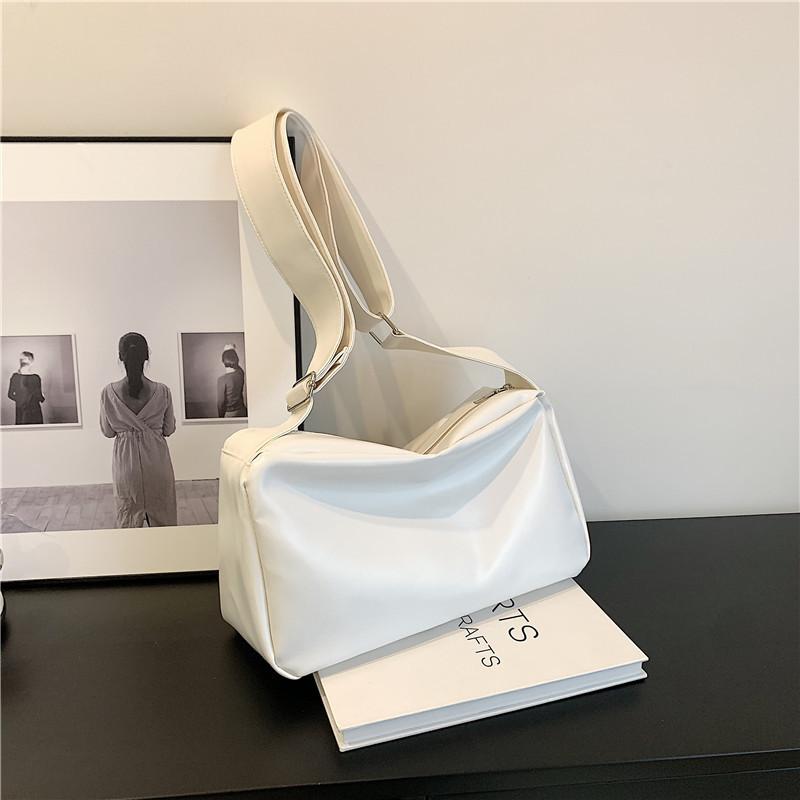 Soft Pu Large Capacity Tote Bag For Women With Zipper Closure For Daily Commute