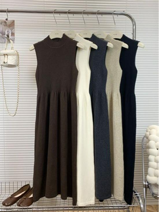 Rongtai Elegant French Sleeveless Knit Dress for Women - Autumn/Winter 2025 High-Neck, High-Waist Layer Dress