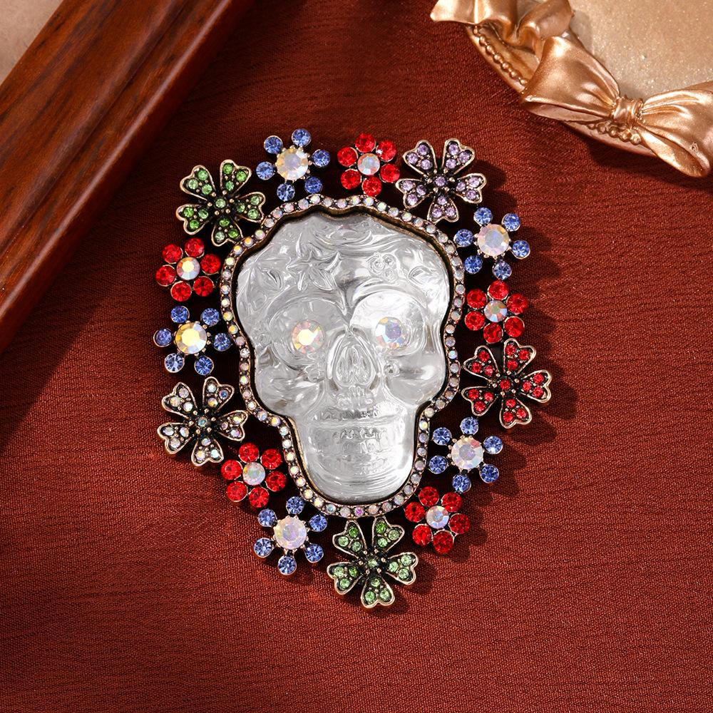 

SKEDS Women Girls Vintage Dazzle Skeleton Flower Crystal Pin Brooch Classic Baroque Middle Design Accessories Badges Corsages