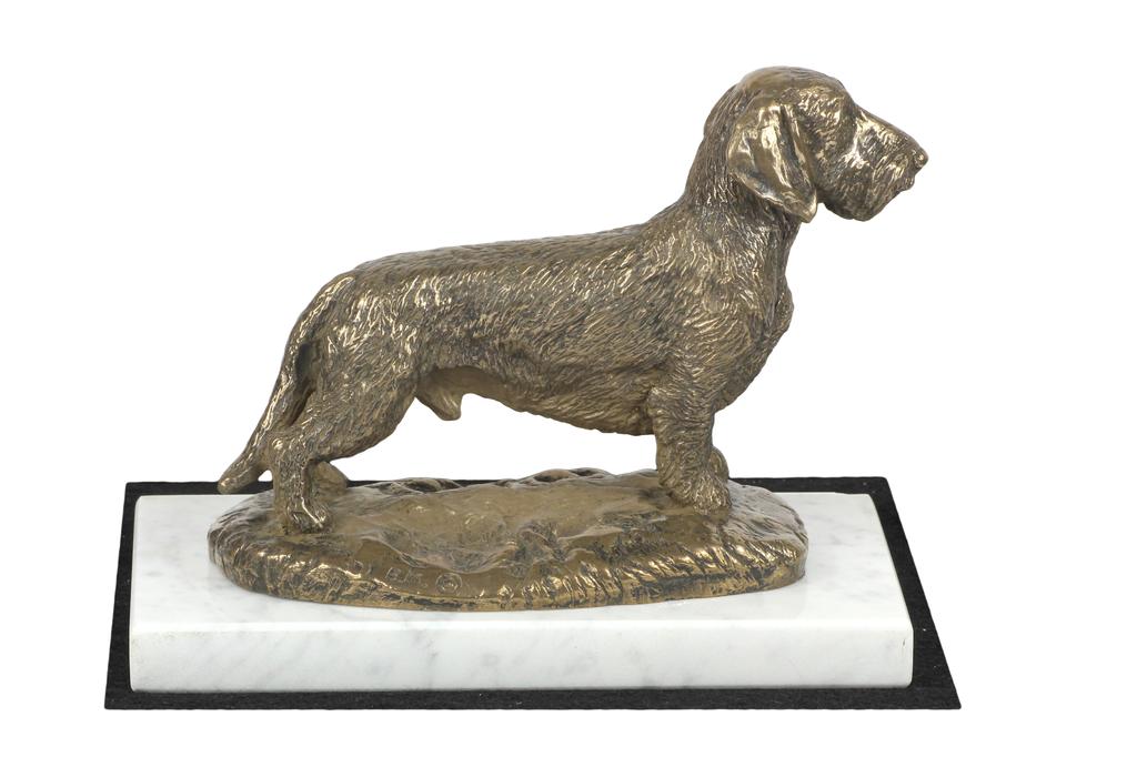 Rauhaardackel, Wiener Hund, Dachshund - Hundefigur, Statue auf weißem Marmor, Trophäe für die Art-Dog-Hundeausstellung