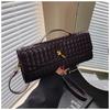 Niche High-end Woven Shoulder Baguette Bag Fashionable and Exquisite Horizontal Hand-held Dinner Bag Versatile Women's Messenger Bag