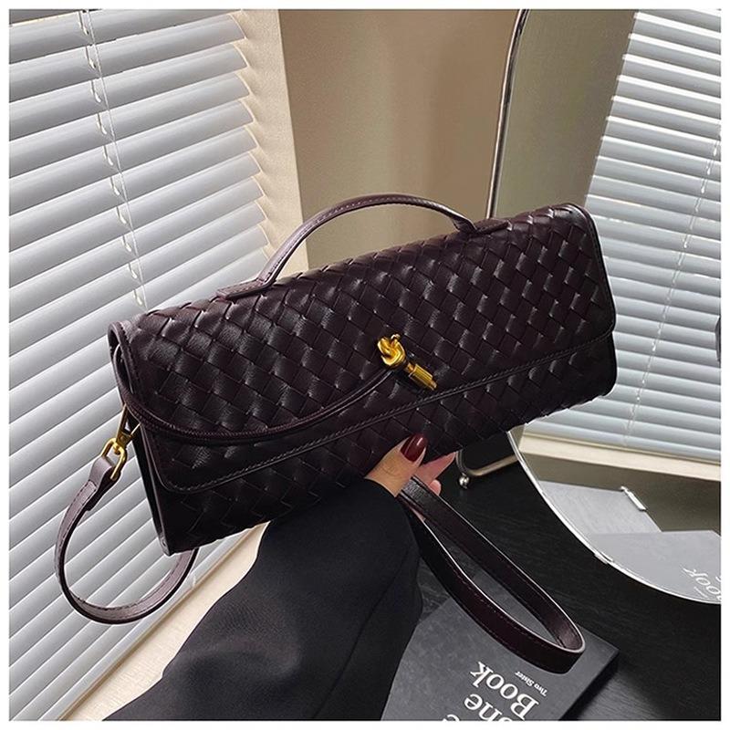 Niche High-end Woven Shoulder Baguette Bag Fashionable and Exquisite Horizontal Hand-held Dinner Bag Versatile Women's Messenger Bag