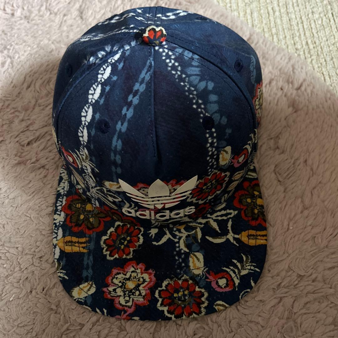 Used adidas floral cap navy good condition