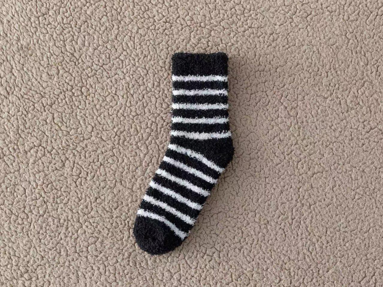 Men s Striped Coral Fleece Socks - Thickened, No-Shed, Warm Winter Floor Socks One Size чёрный
