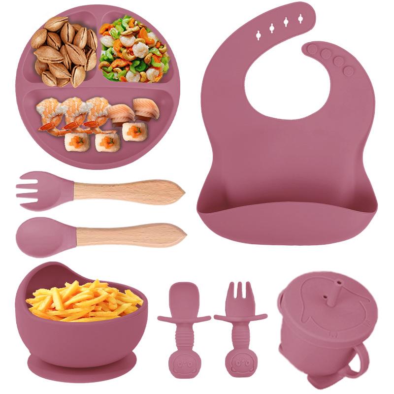 Silikon-Baby-Fütterset, 8 Teile, inklusive Saugnapf, Schüssel, Lätzchen, Löffel, Gabel und Trinklernbecher
