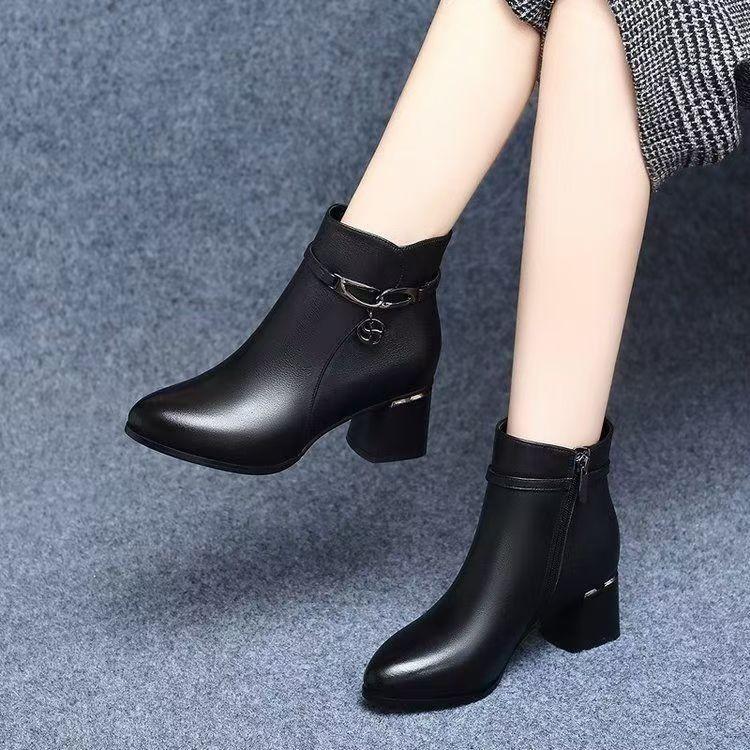 Autumn and winter new retro fashion thick heel velvet non-slip short boots women's soft leather soft sole warm Martin boots