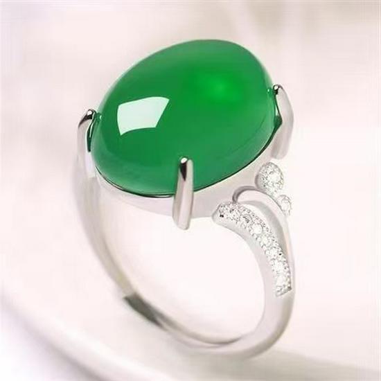 Элегантное регулируемое кольцо с зеленым камнем - этнический стиль, подарок для мамы