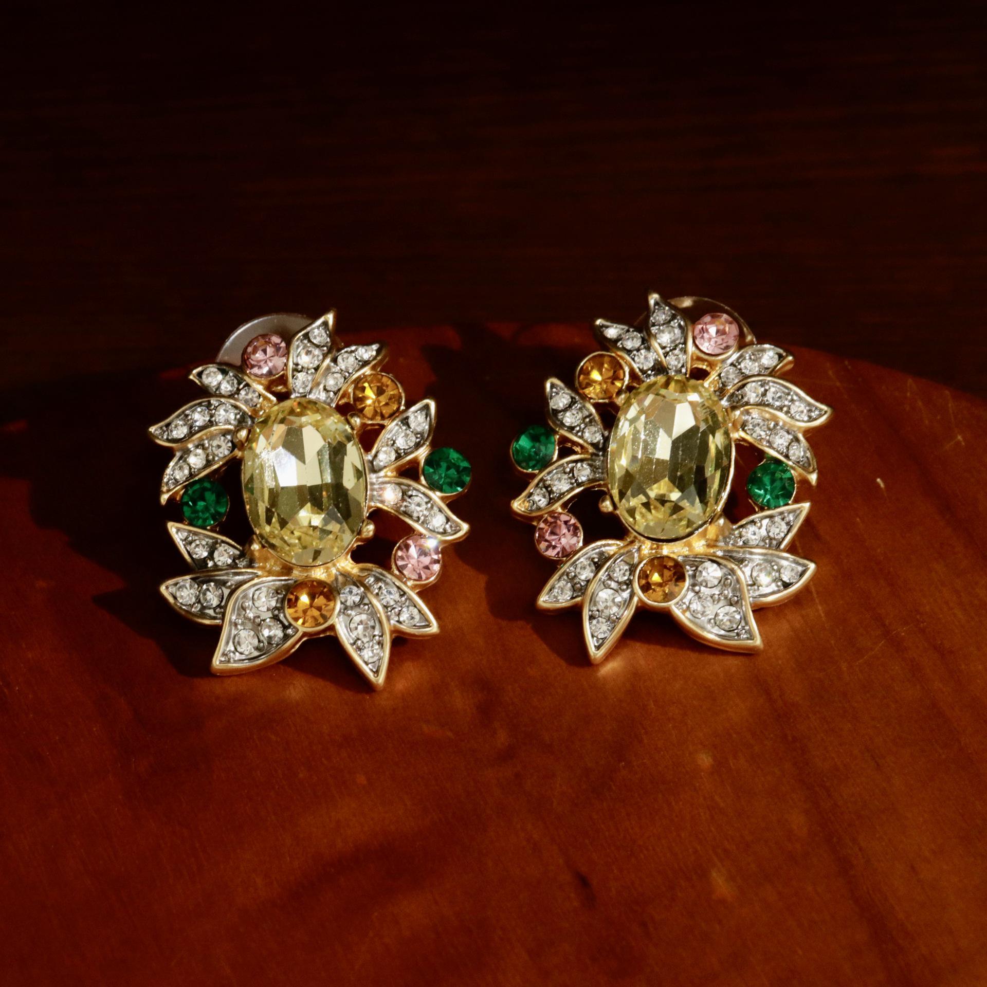 Exquisite Rhinestone Leaf Stud Earrings in Gold: Dainty, Diamond-Embellished Spring & Summer Style