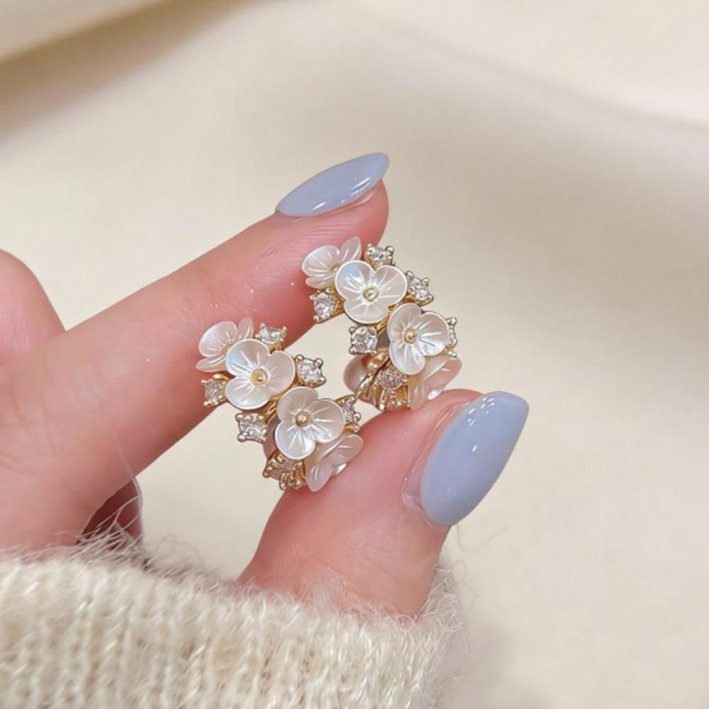 New Elegant Rhinestone Pearl Flower C-shaped Earrings for Women Cute Flower Earring Wedding Party Ear Accessory Y2K Jewelry Gift