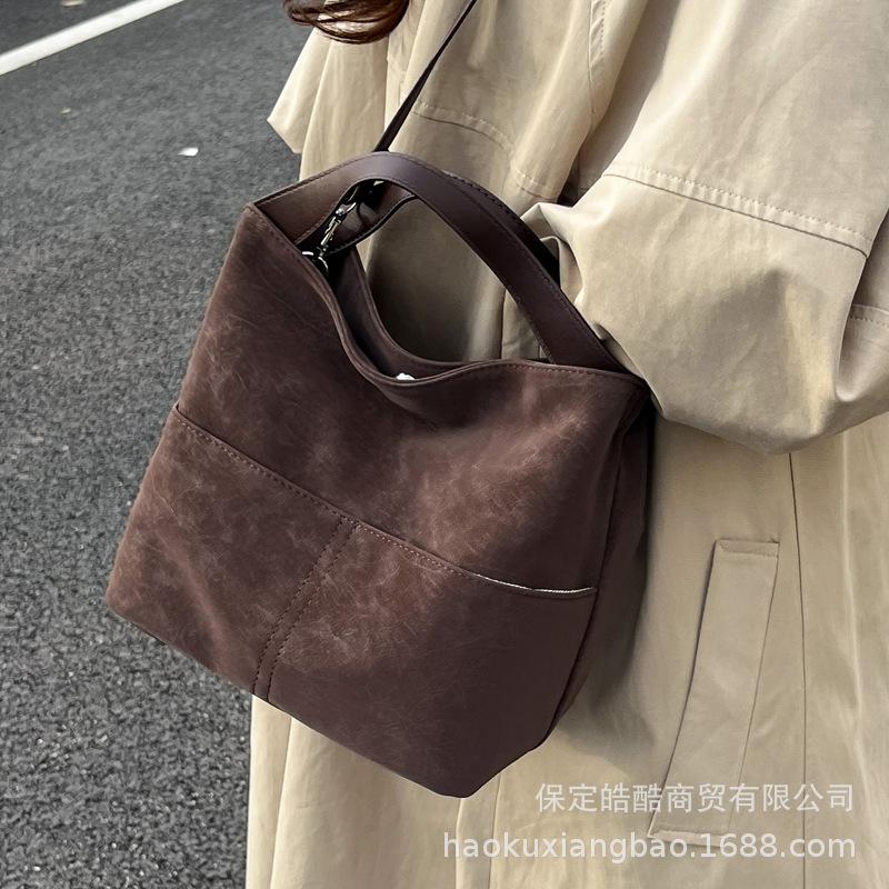 This year's popular small bag women's autumn and winter 2025 new matte retro messenger bag Korean version portable bucket bag
